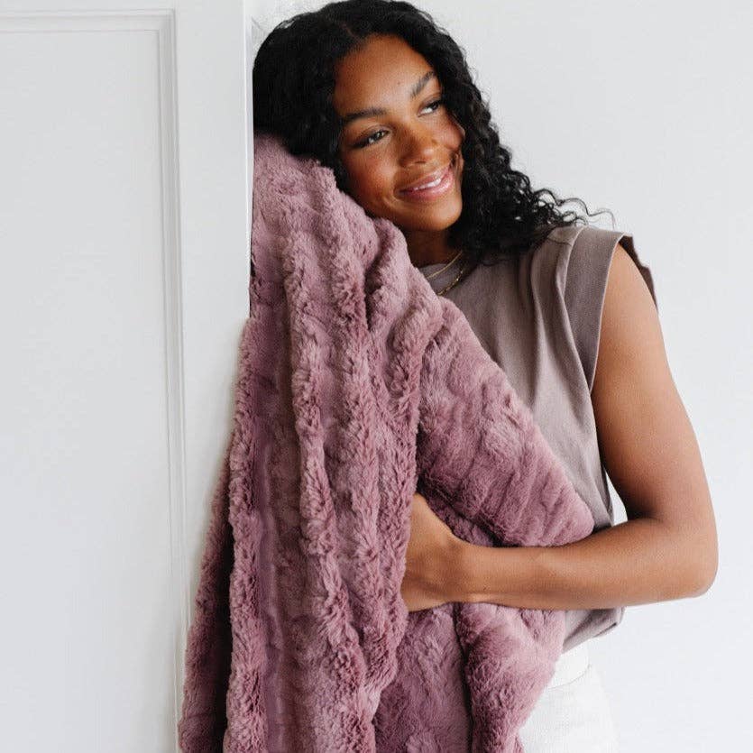 PATTERNED FAUX FUR THROW BLANKETS: Buff - Market 12