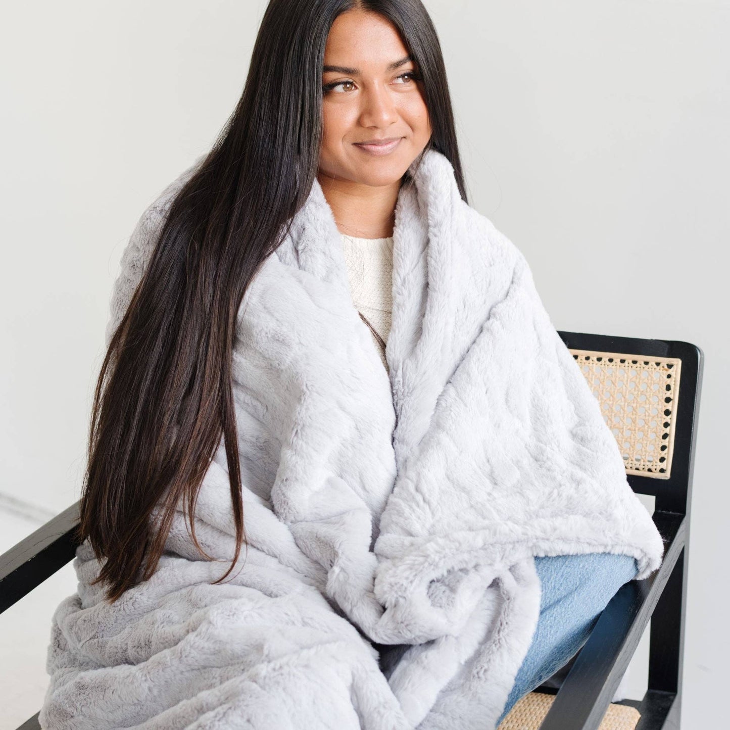 PATTERNED FAUX FUR THROW BLANKETS: Buff - Market 12