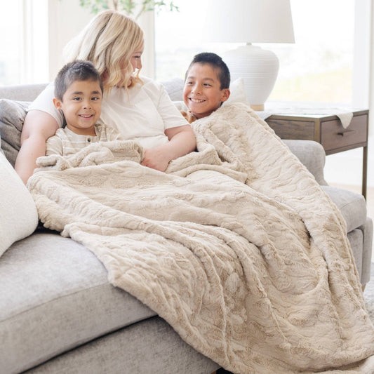 PATTERNED FAUX FUR THROW BLANKETS: Buff - Market 12
