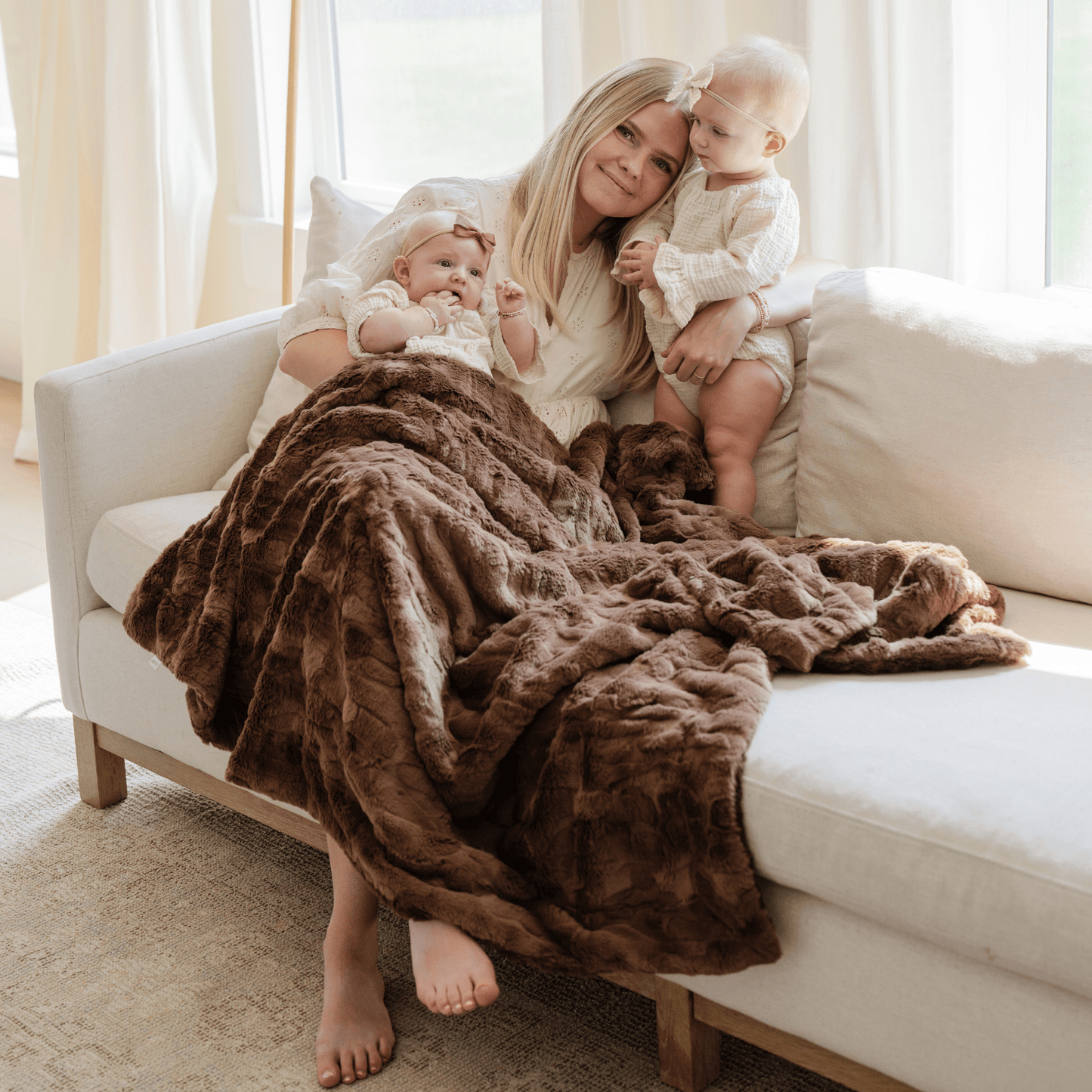 PATTERNED FAUX FUR THROW BLANKETS: Buff - Market 12