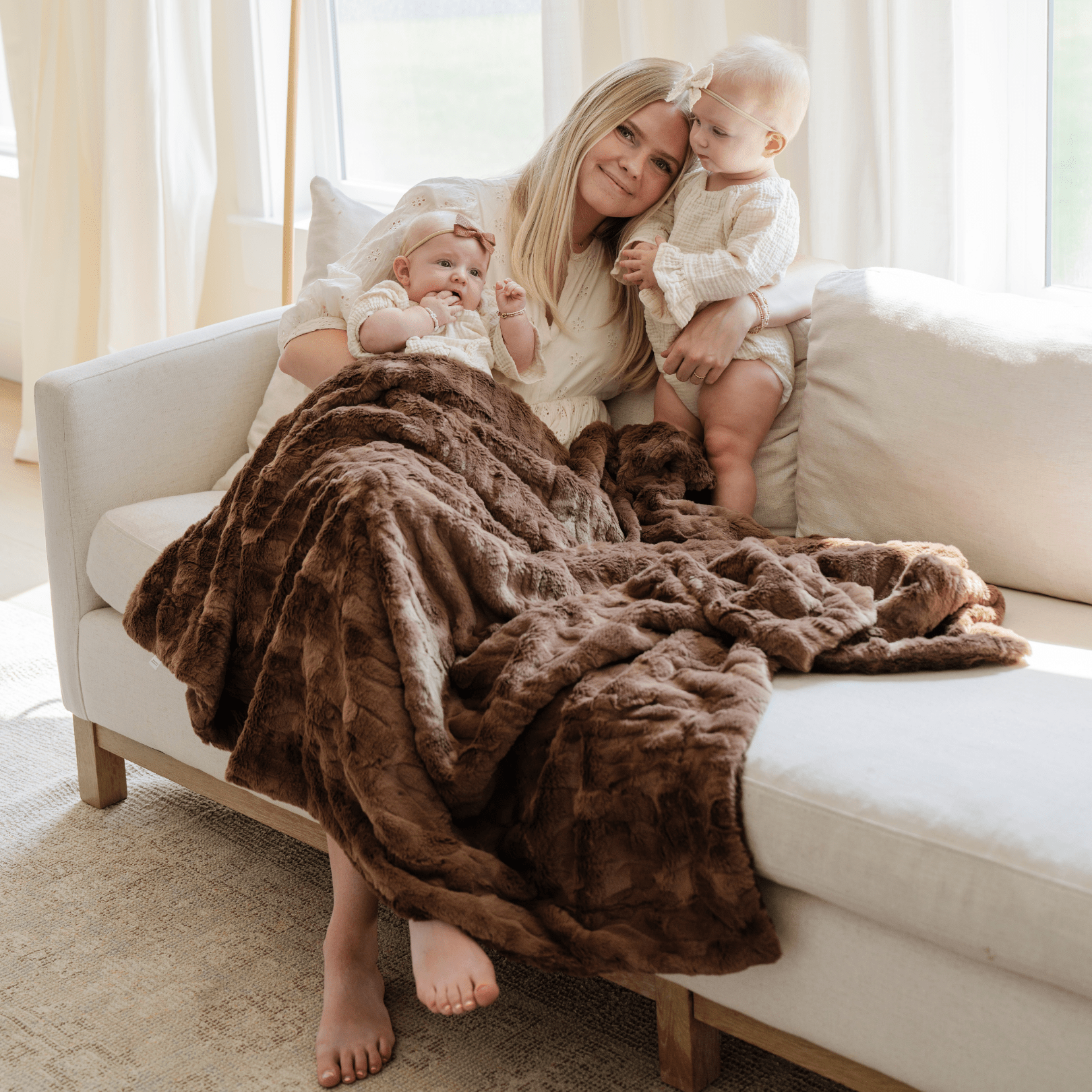 PATTERNED FAUX FUR THROW BLANKETS: Buff - Market 12