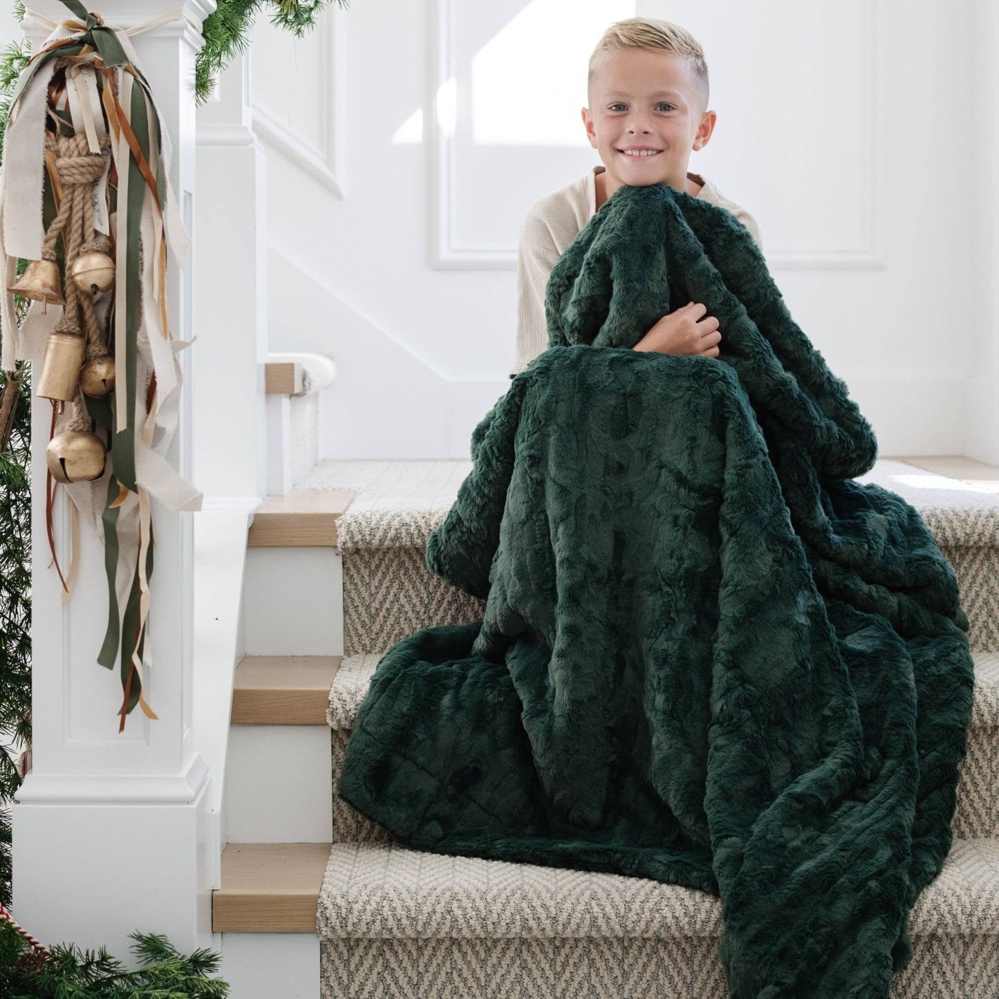 PATTERNED FAUX FUR THROW BLANKETS: Buff - Market 12