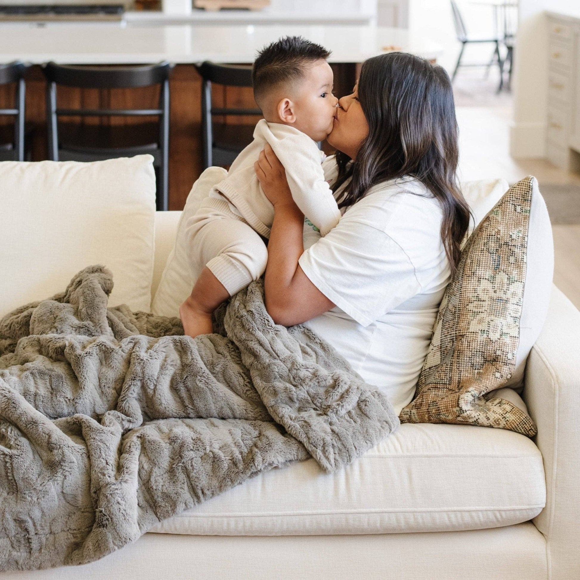 PATTERNED FAUX FUR THROW BLANKETS: Buff - Market 12