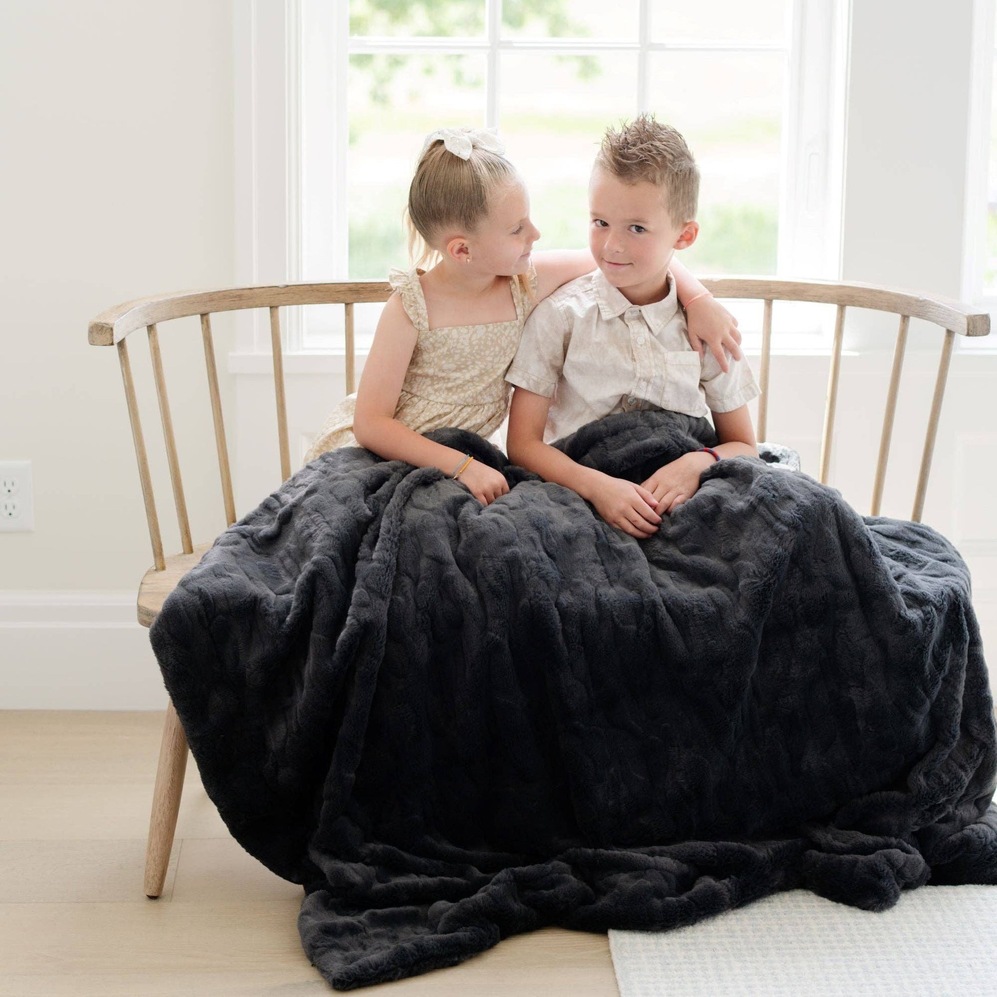 PATTERNED FAUX FUR THROW BLANKETS: Buff - Market 12