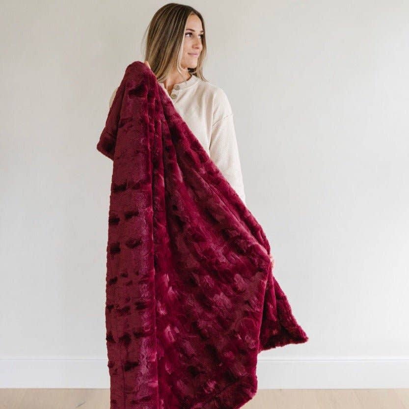 PATTERNED FAUX FUR THROW BLANKETS: Buff - Market 12