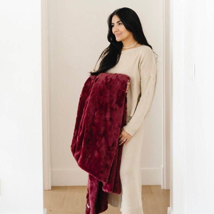 PATTERNED FAUX FUR THROW BLANKETS: Buff - Market 12