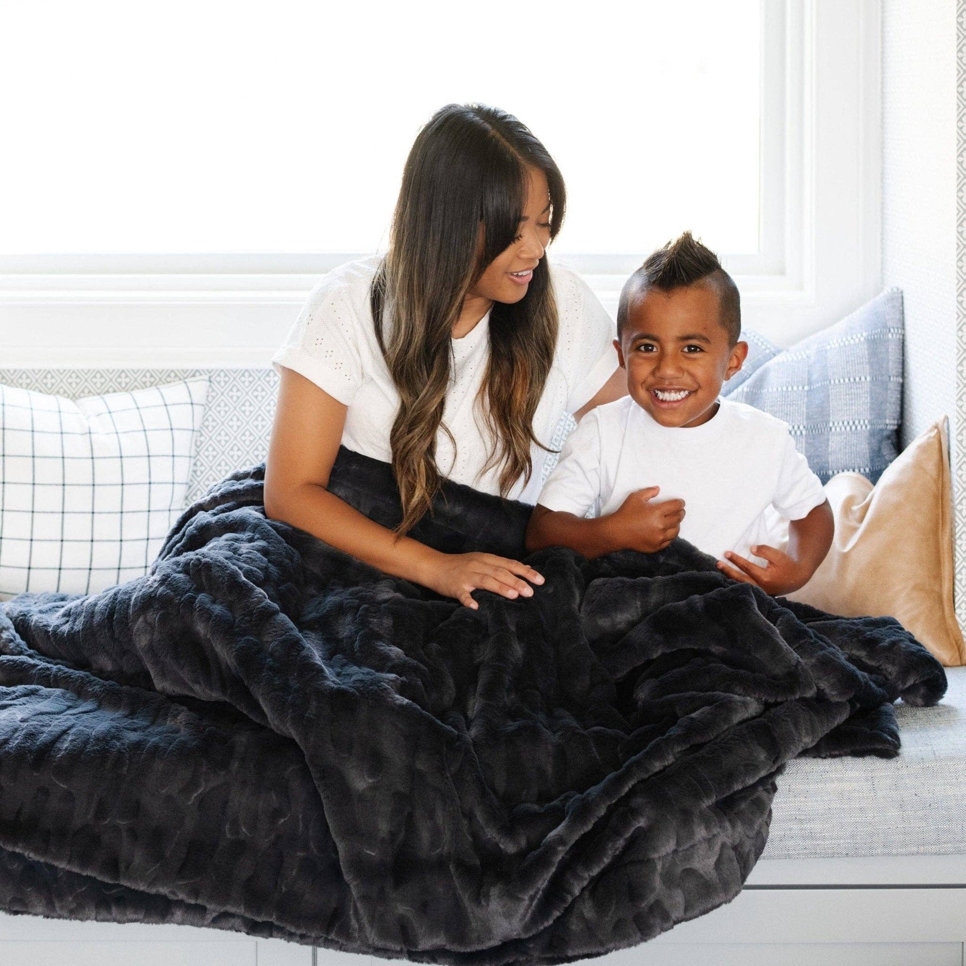 PATTERNED FAUX FUR THROW BLANKETS: Buff - Market 12