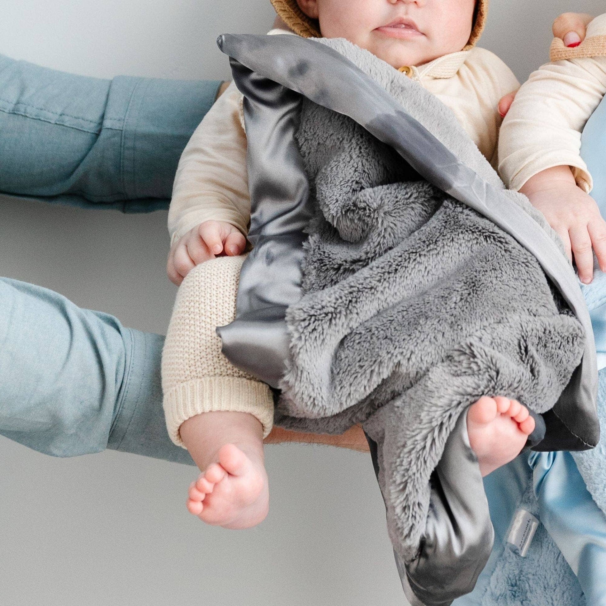 SATIN BORDER MINI BLANKETS: Ivory - Market 12