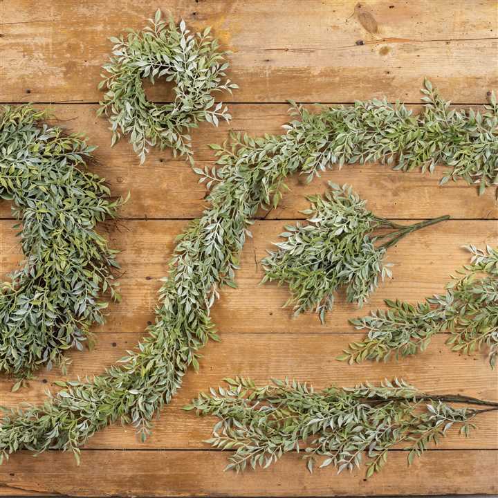 Soft Green Tea Leaf Garland - Market 12