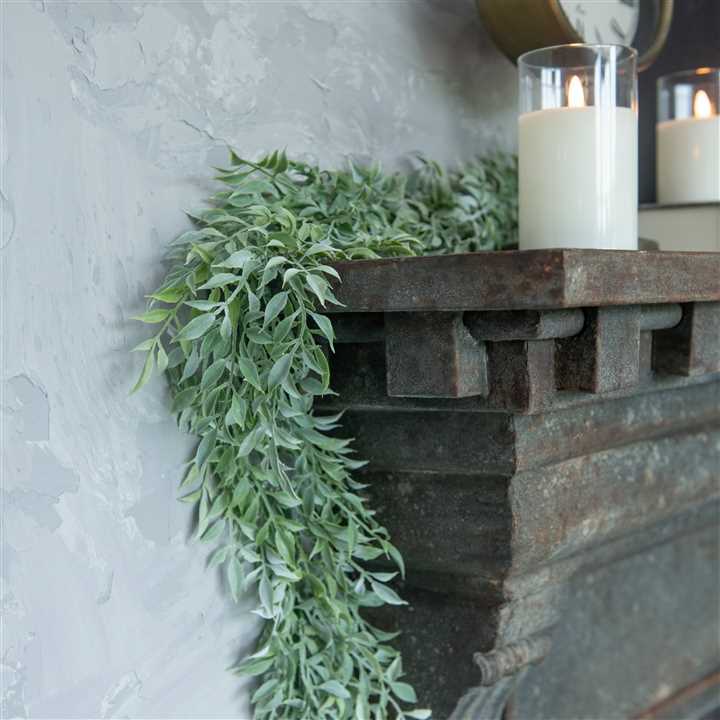 Soft Green Tea Leaf Garland - Market 12