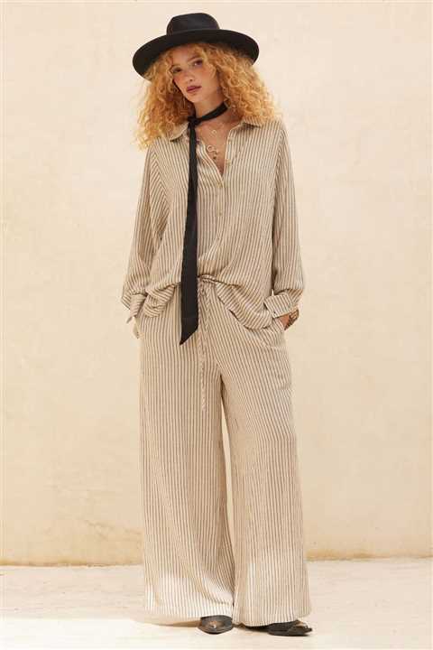 Striped Loose - Fit Collared Button - Up Shirt: Taupe - Market 12