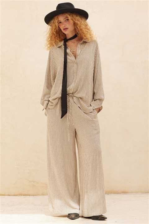Striped Loose - Fit Collared Button - Up Shirt: Taupe - Market 12